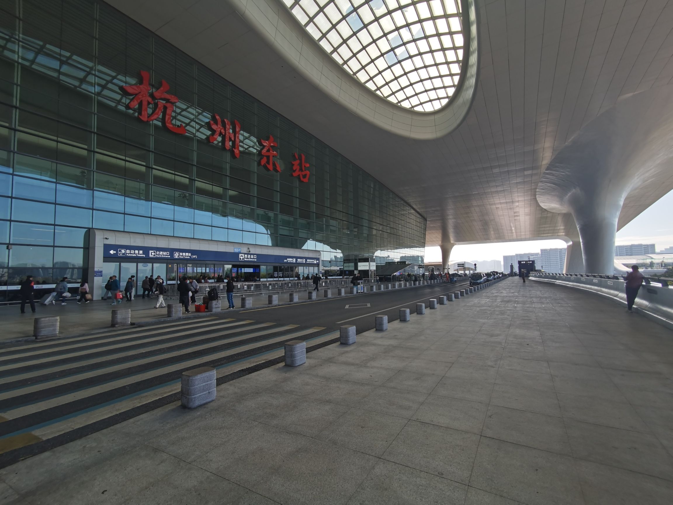 杭州东站(南进站口)