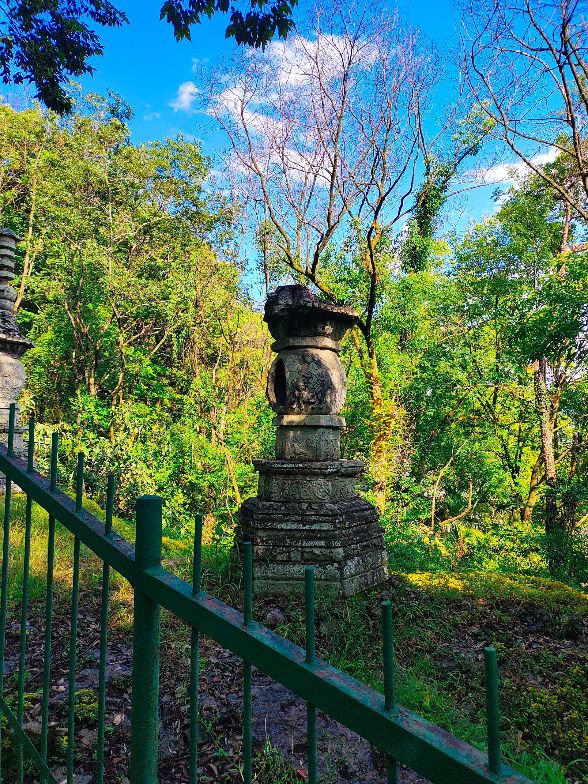 万象山公园-灵鹫寺石塔