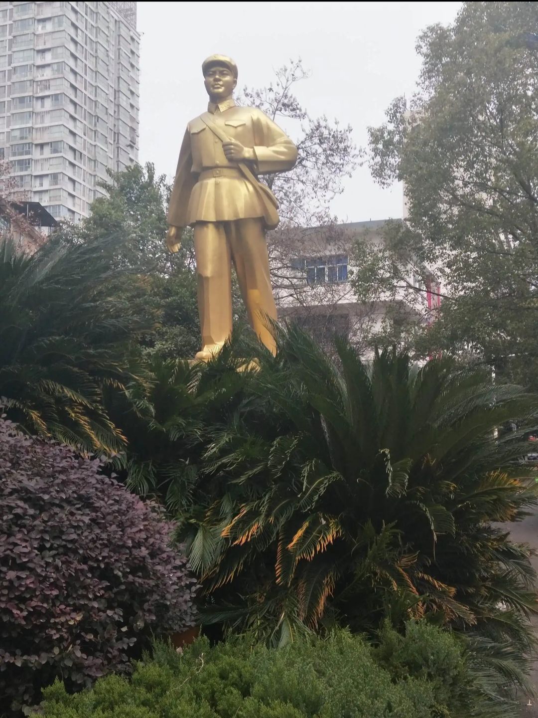 雷锋像旅行图片 2