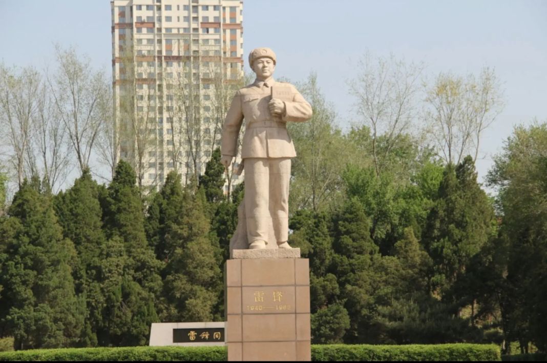 雷锋像旅行图片 3
