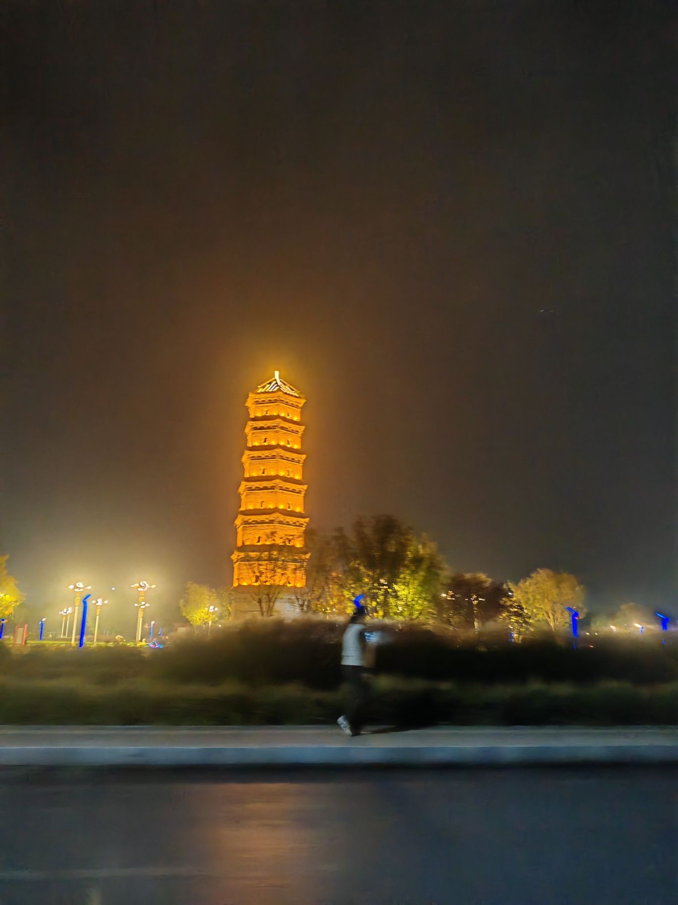 镇国塔旅行图片 1