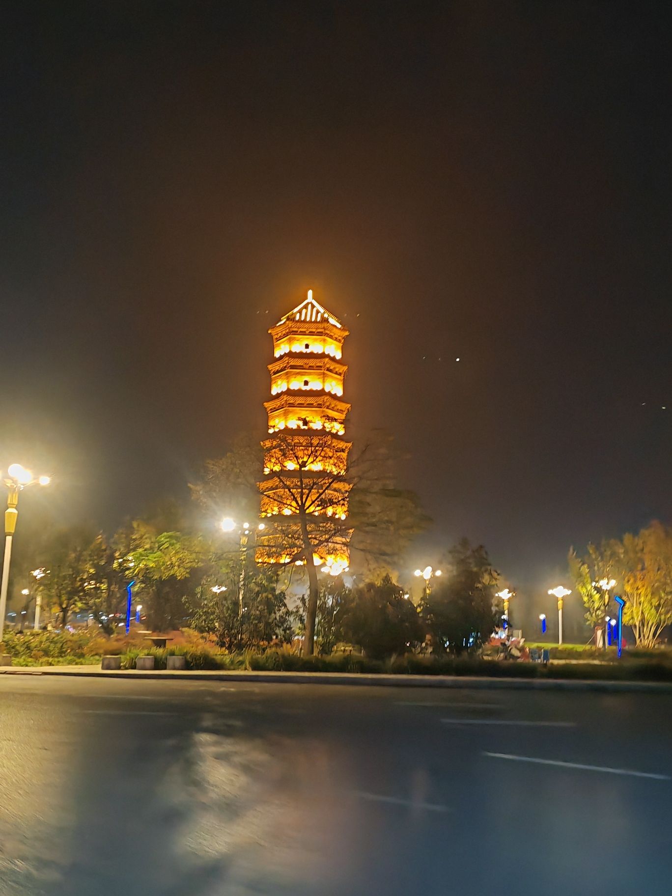 镇国塔旅行图片 3