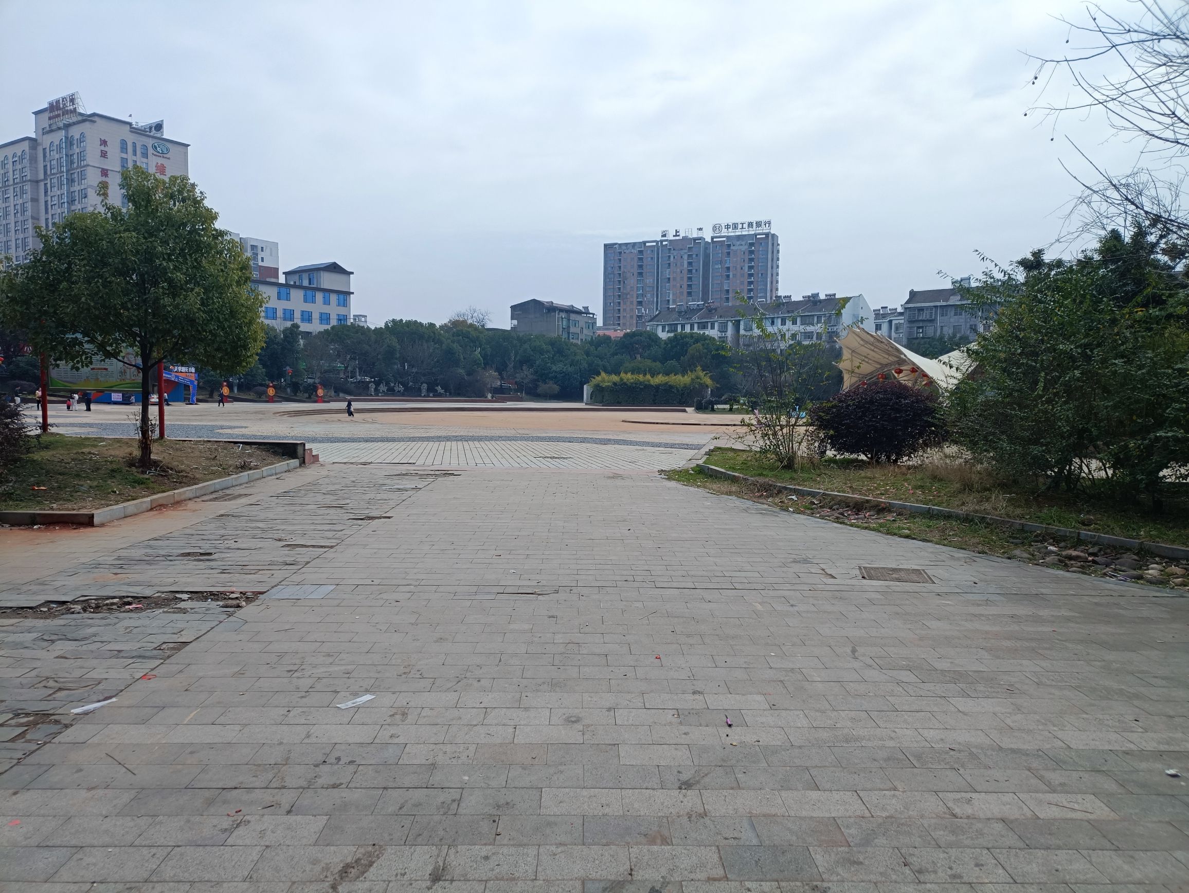 希望广场旅行图片 3