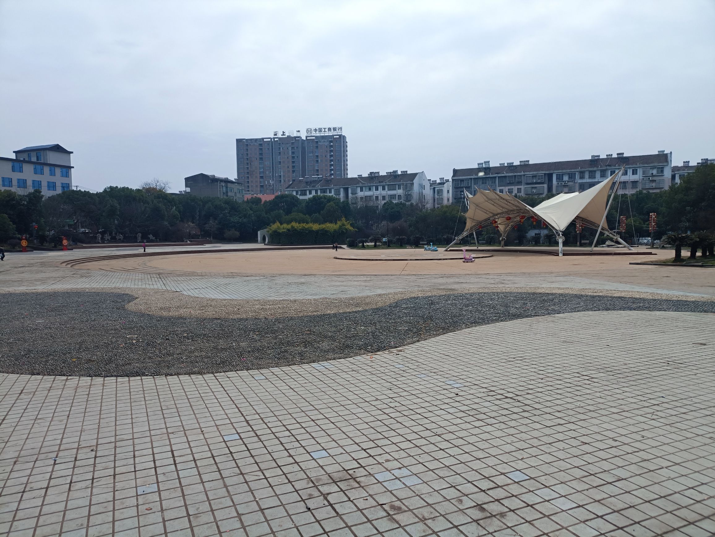 希望广场旅行图片 1