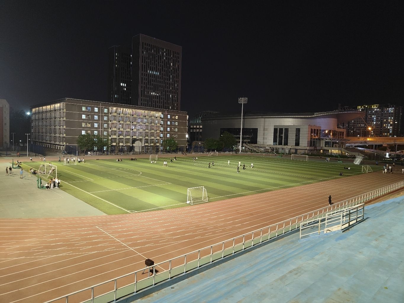 场地封面-首钢工学院-足球场