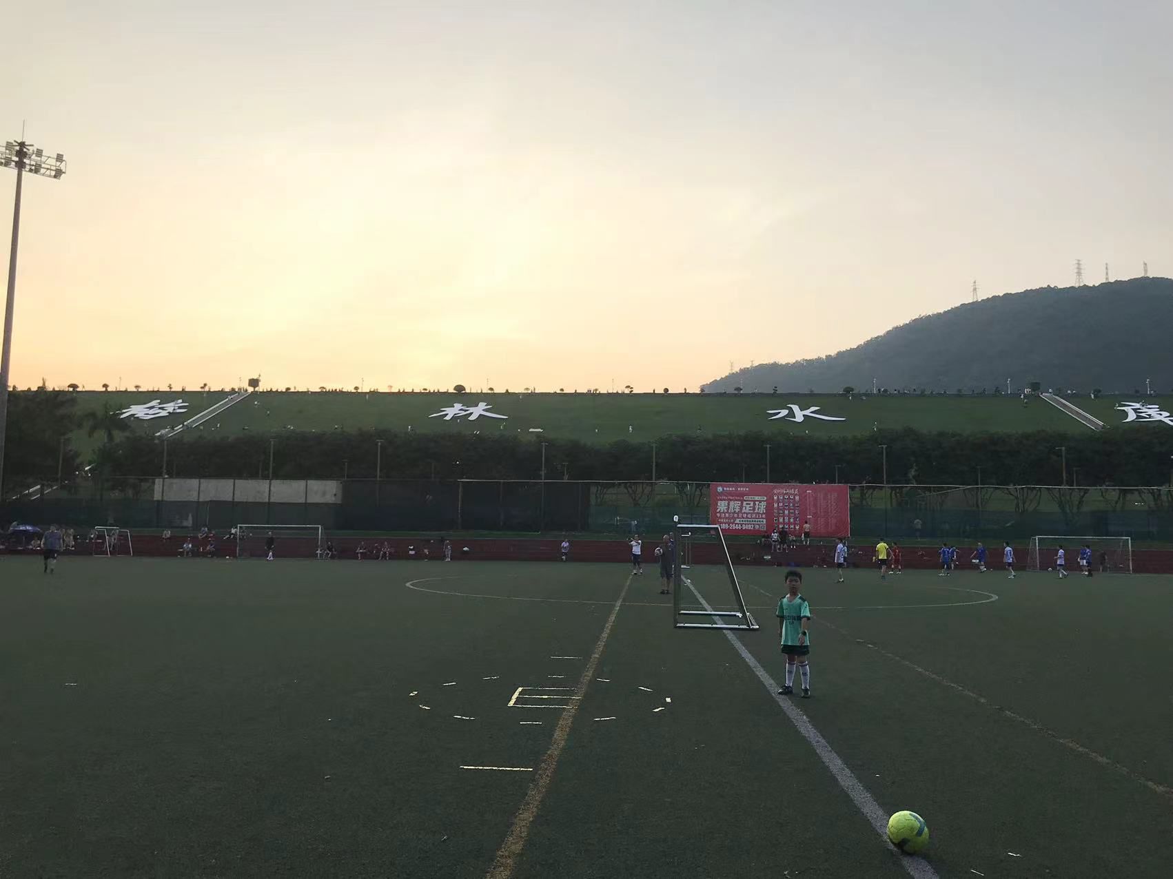 场地封面-梅林文化中心足球场