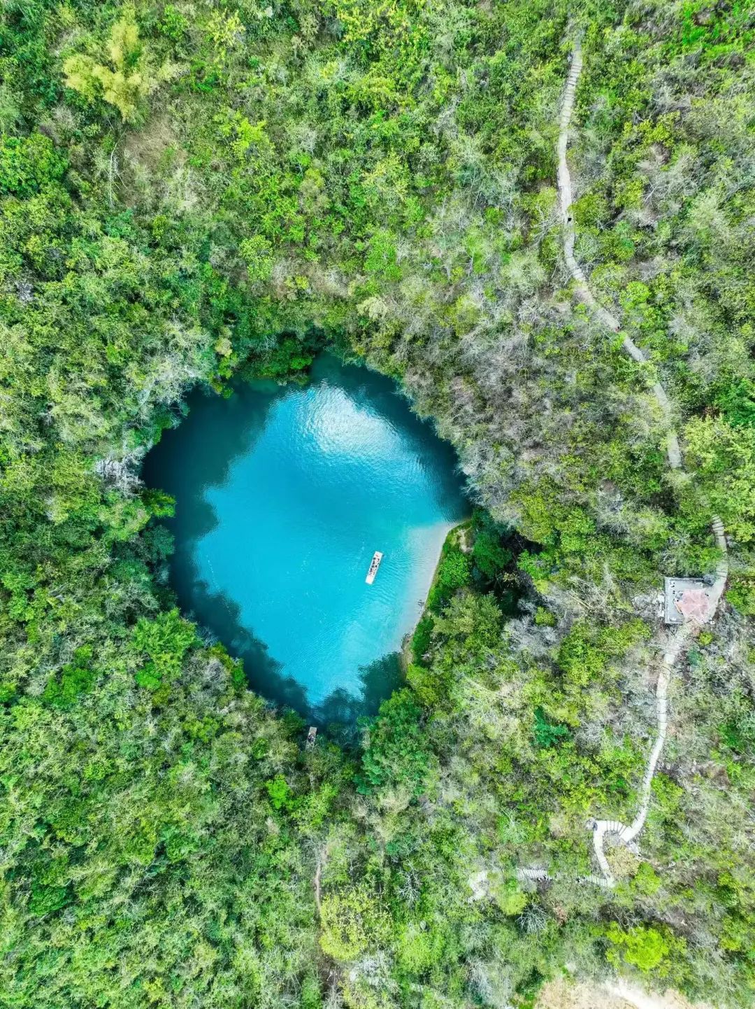 凤山三门海天窗群景区