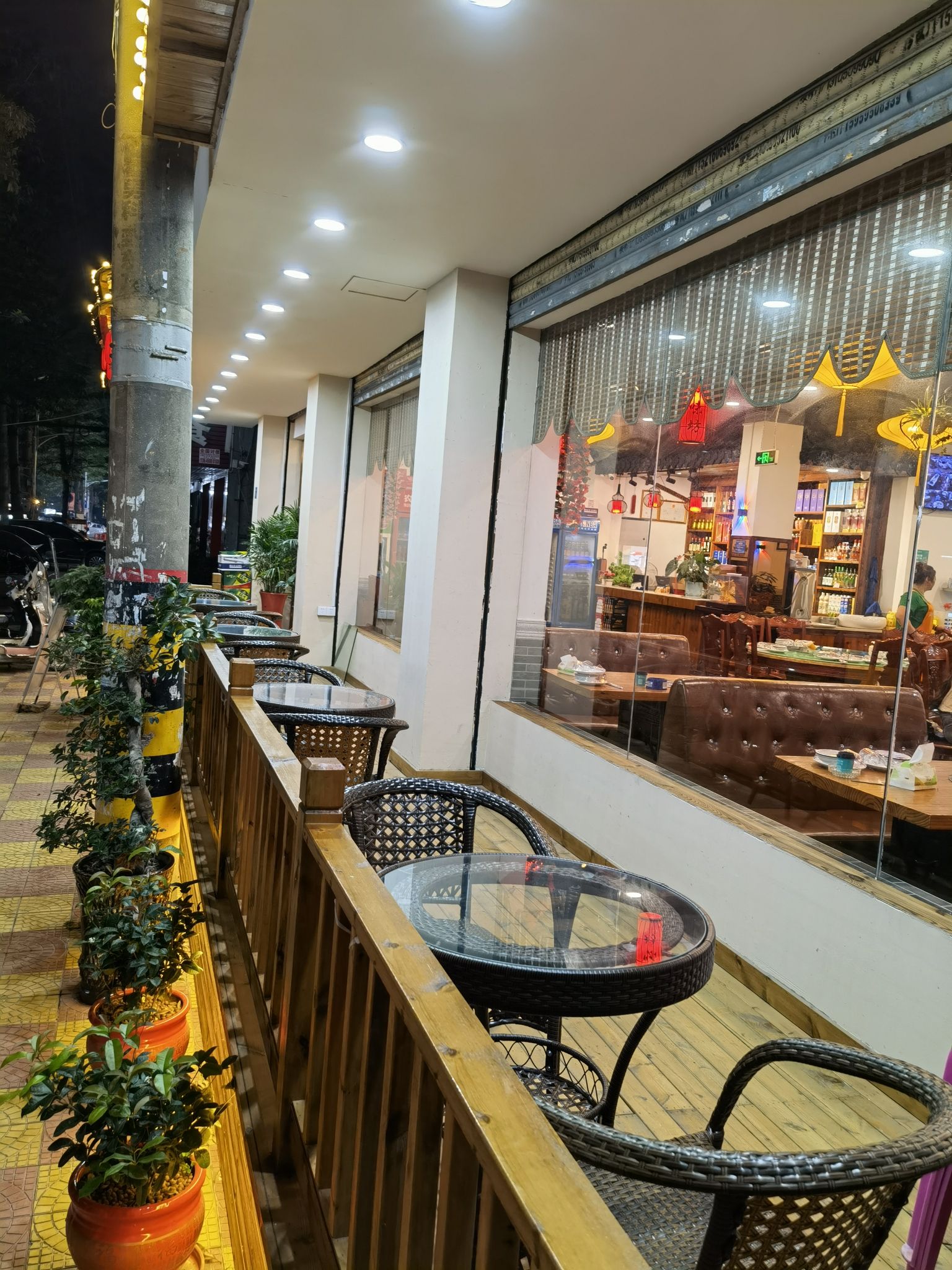 鲜味坊(摩登路店)