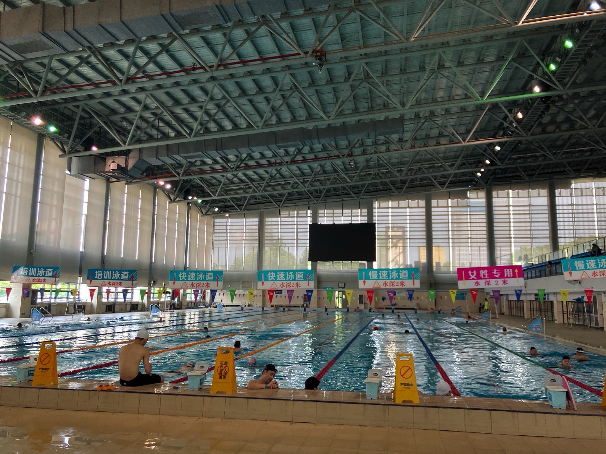 场地封面-洪山文体中心游泳馆