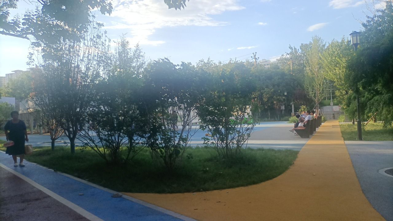 青塔街心广场旅行图片 1