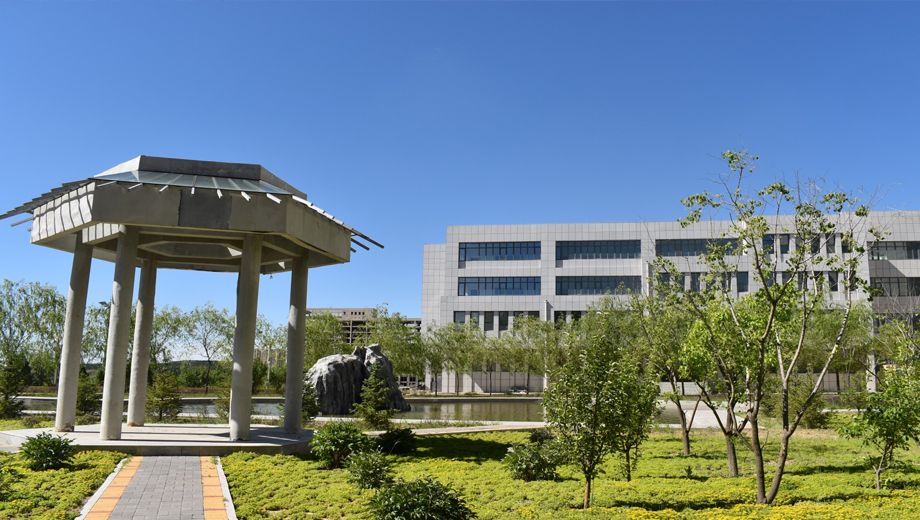 鄂尔多斯理工学校