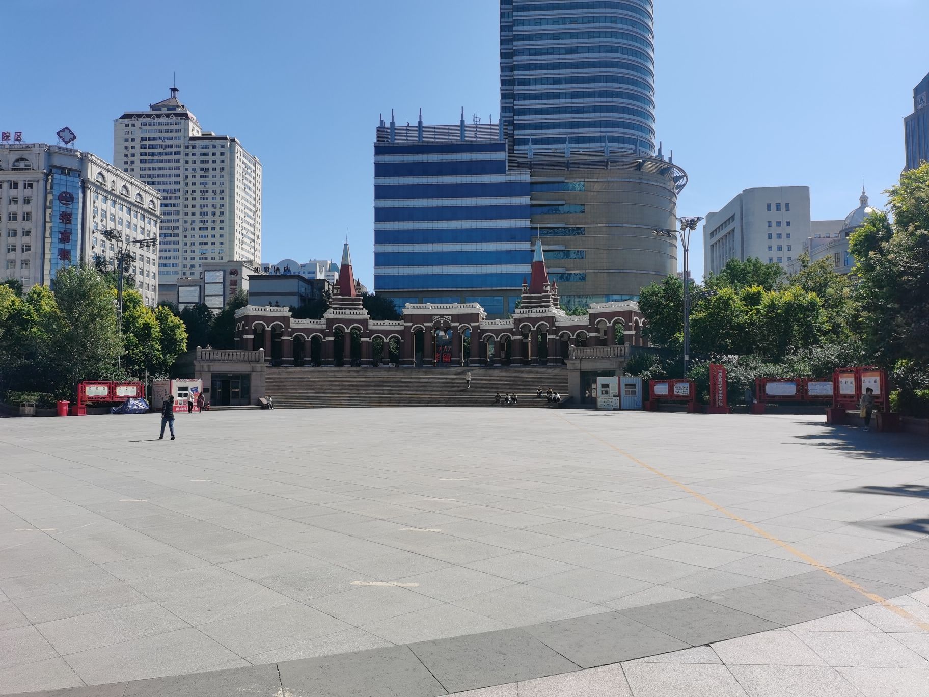青年广场旅行图片 3
