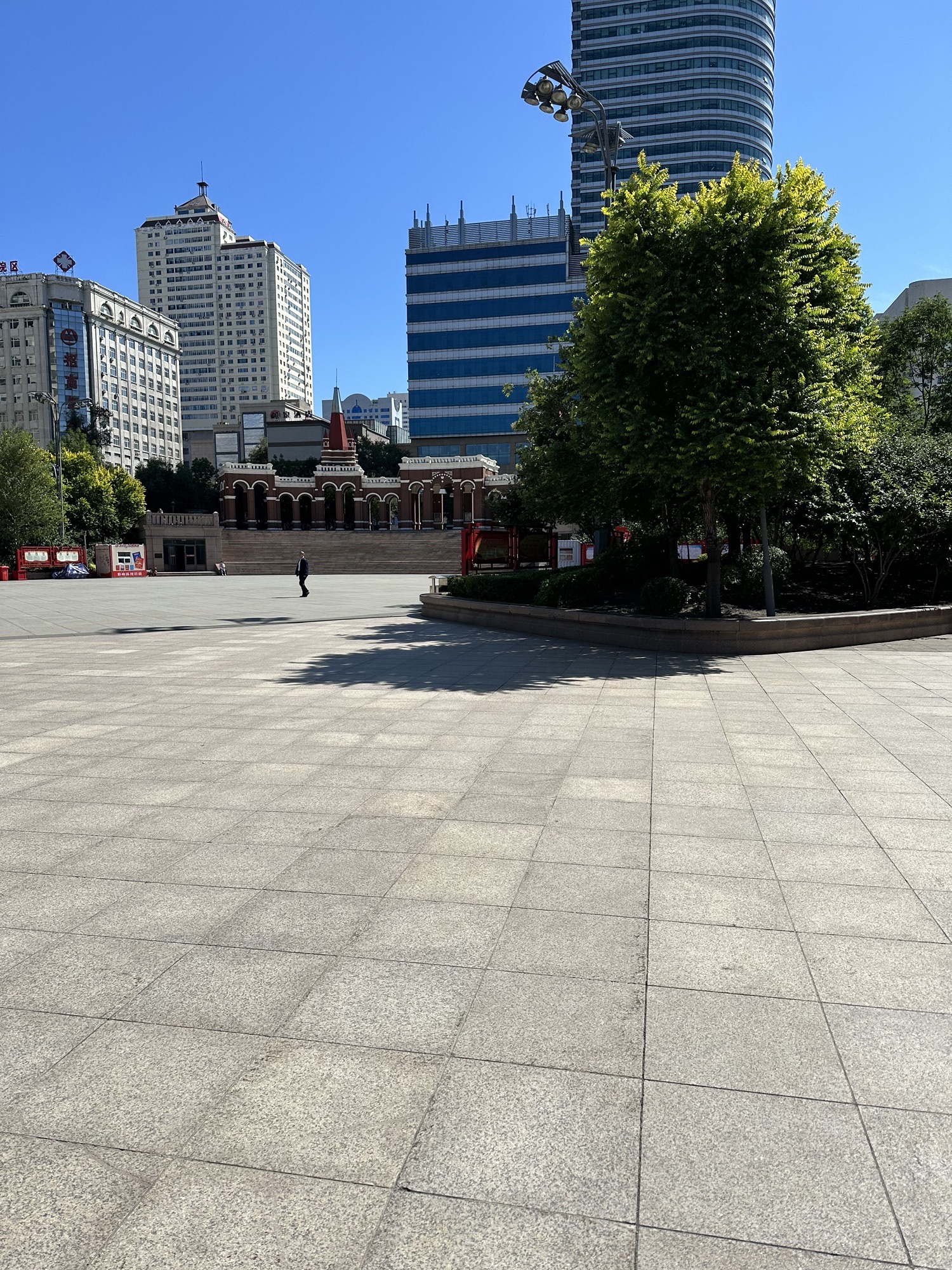 青年广场旅行图片 3