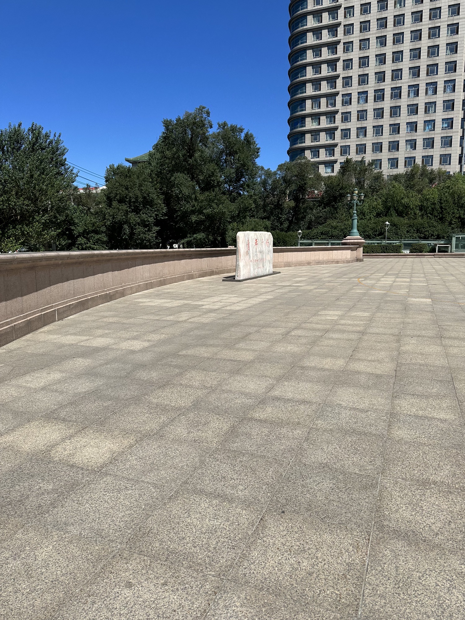 青年广场旅行图片 2