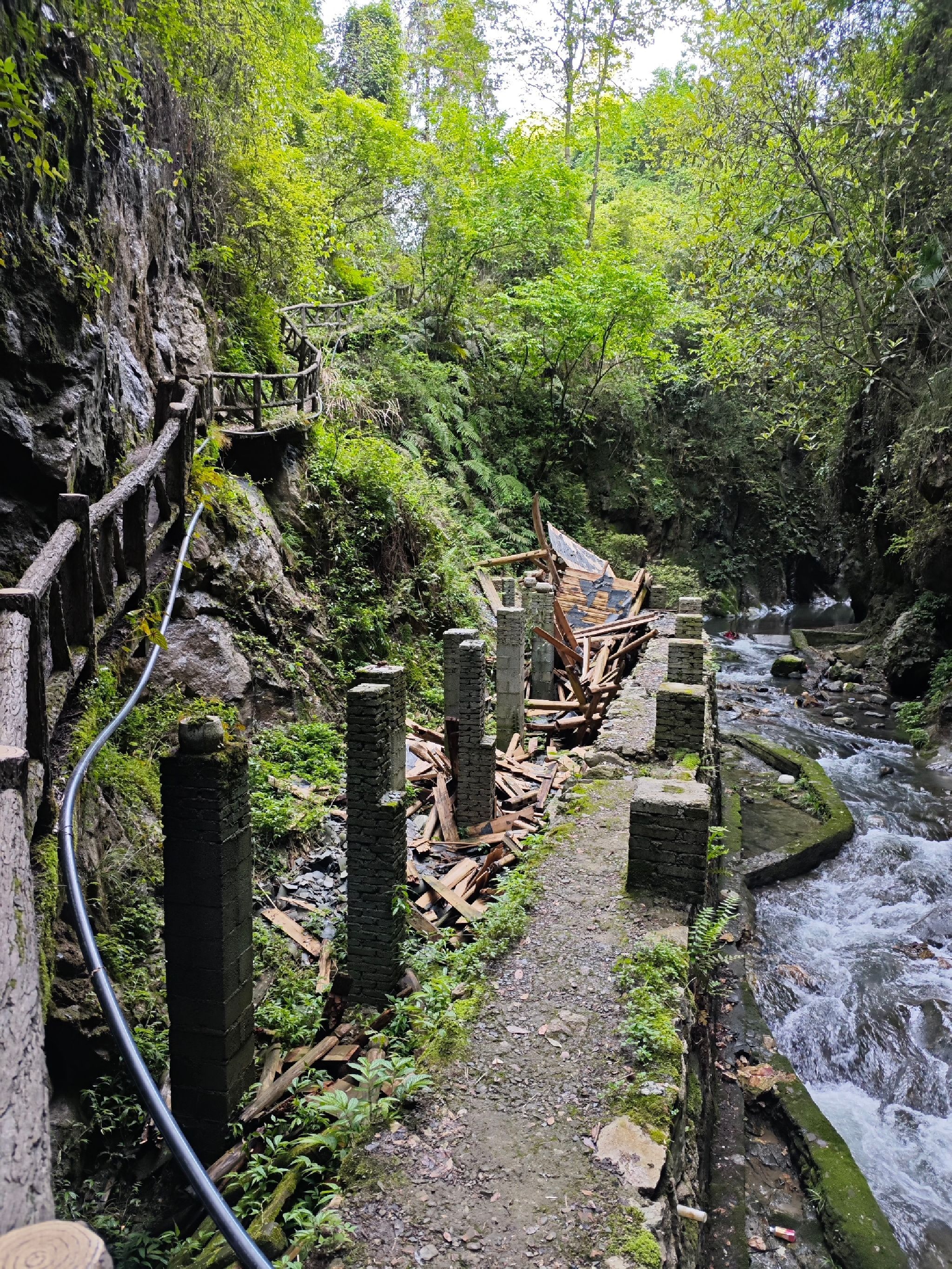 天门山鬼谷峡洞风景区旅行图片 1