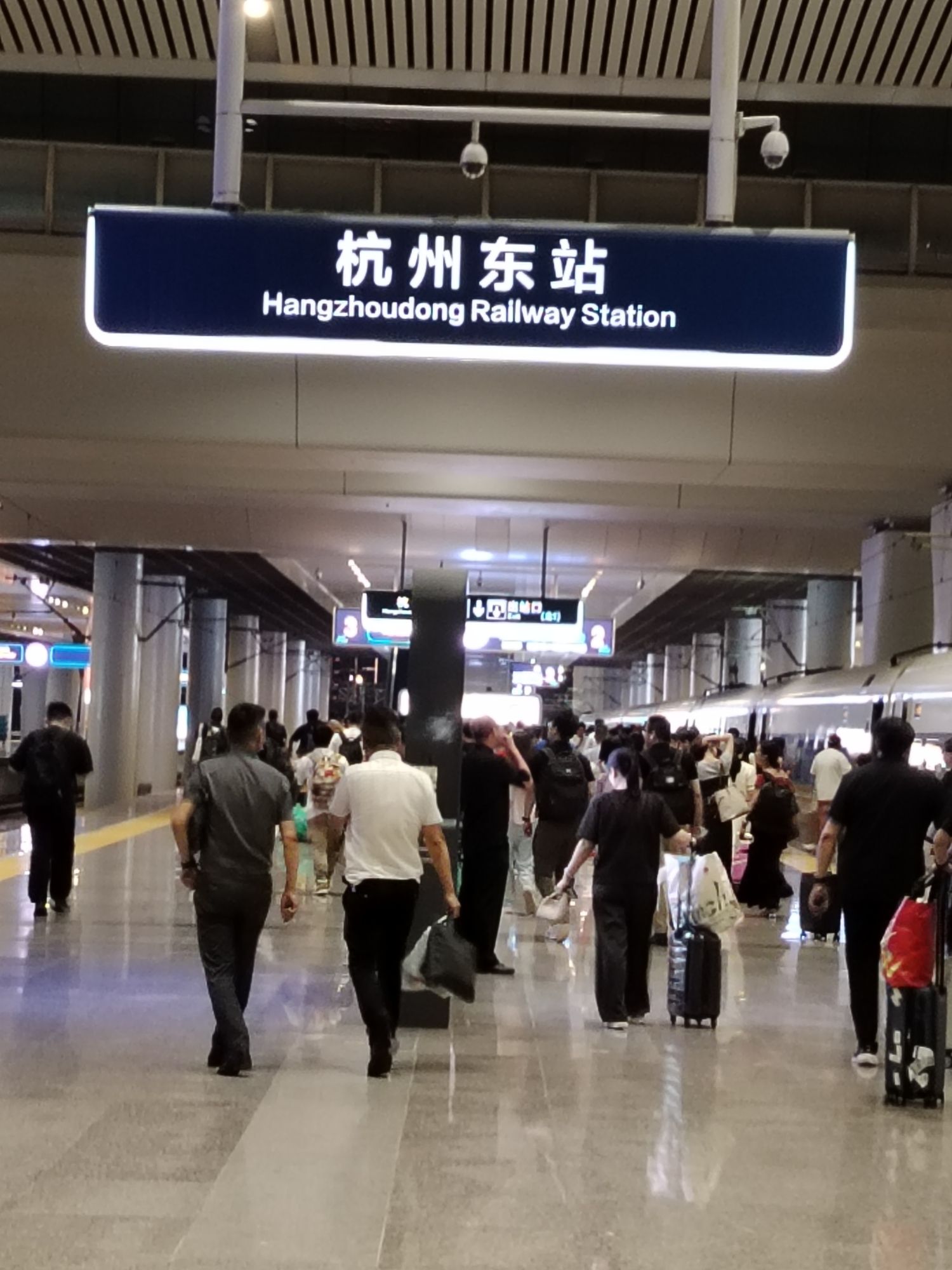 杭州站(出站口)