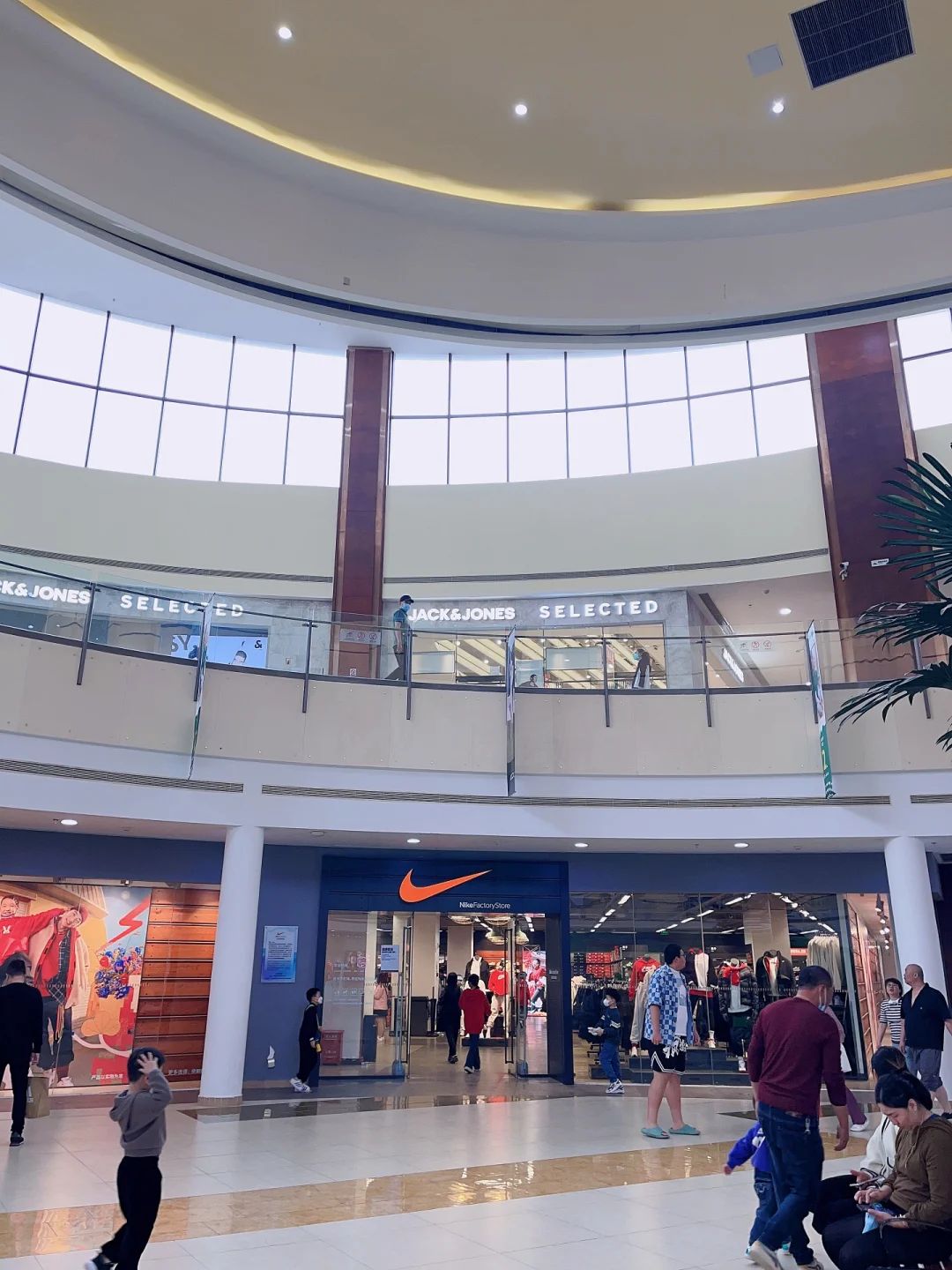 奥特莱斯国际珠宝城(王府井悦舞小镇店)