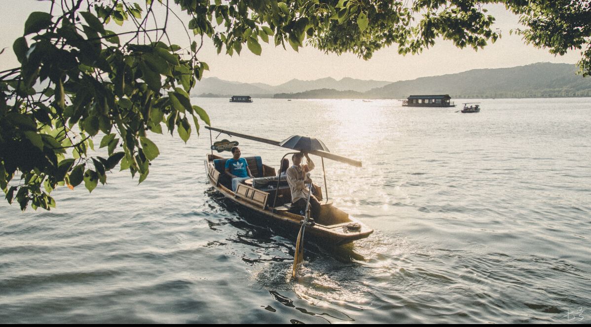 杭州西湖手划船钱王祠停靠点
