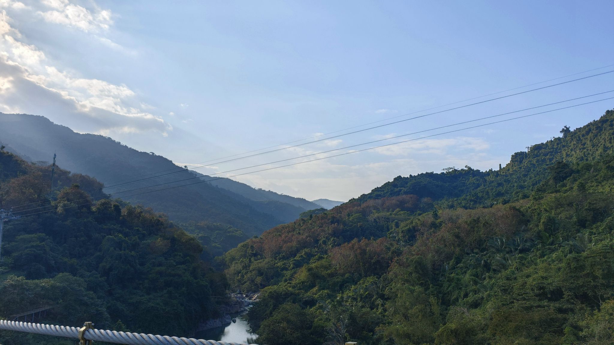 峡谷幽湖
