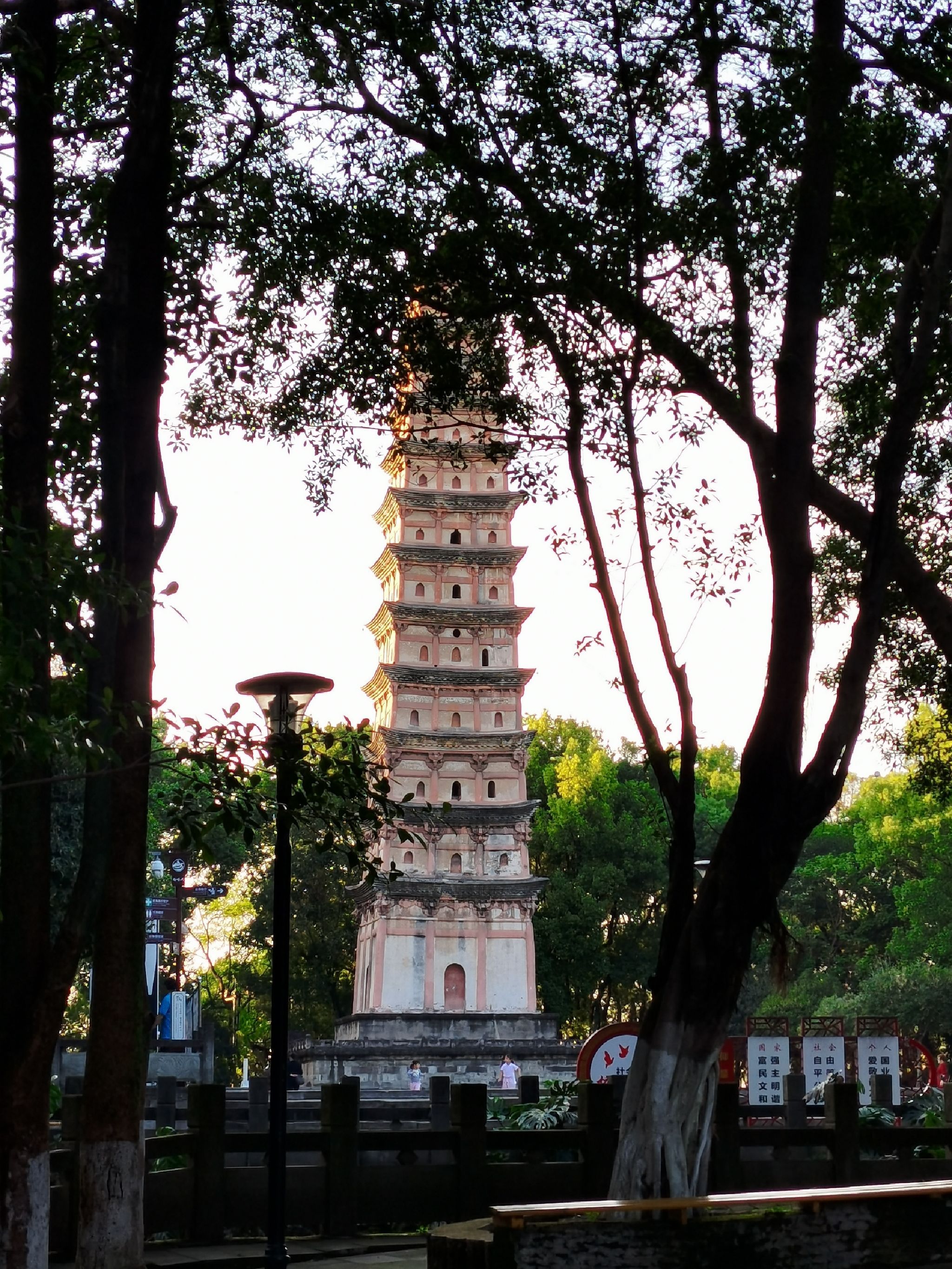 无量宝塔旅行图片 3