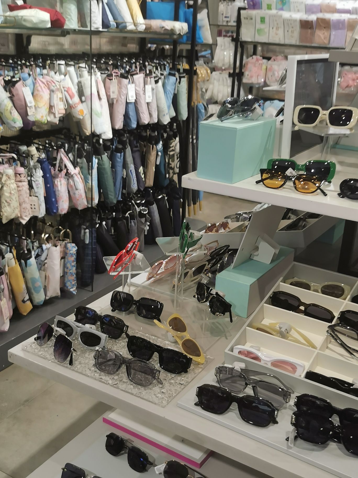 伊人自助饰品专卖店(商贸文化广场店)