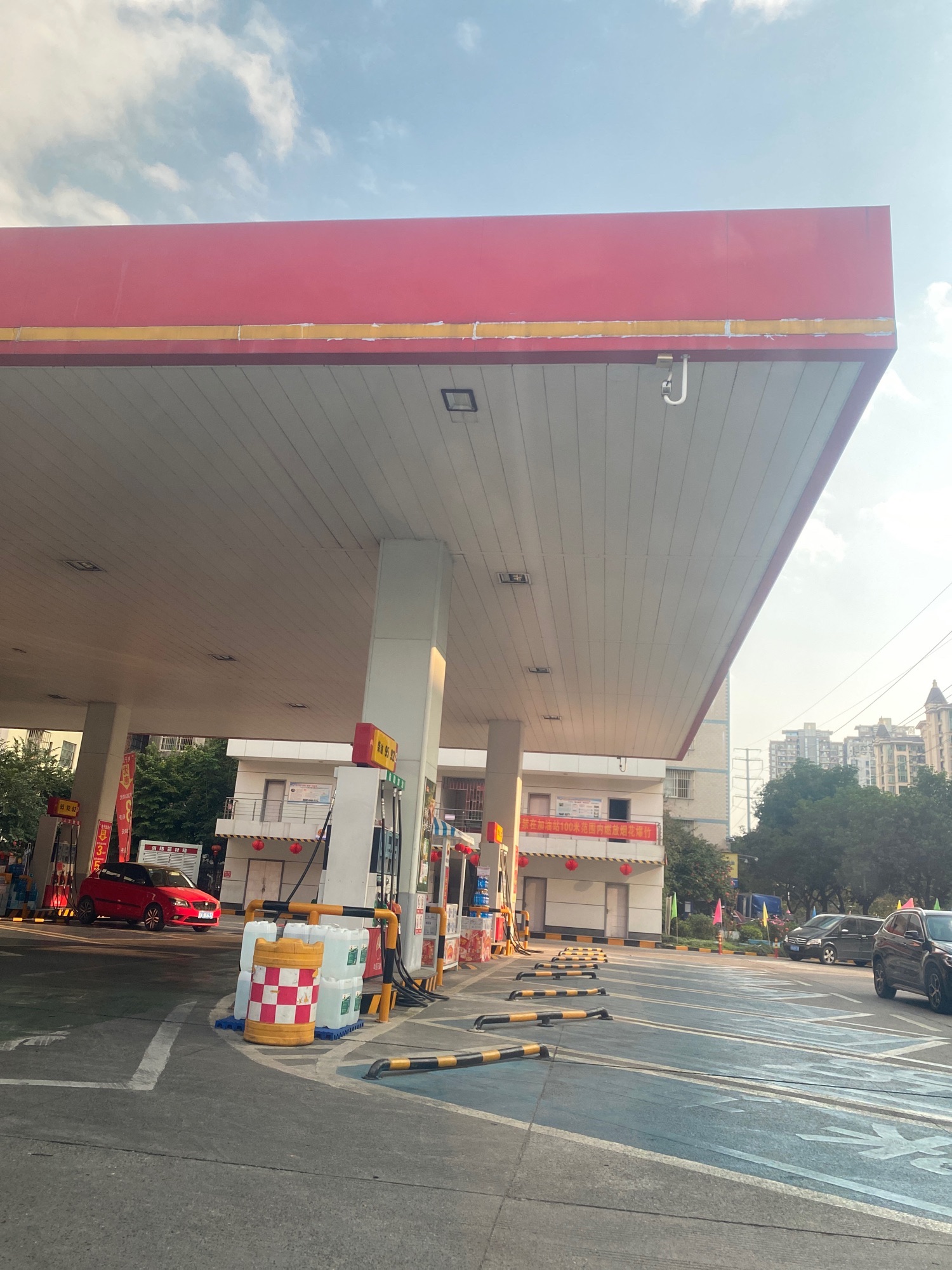 中国石油鲁班路加油站