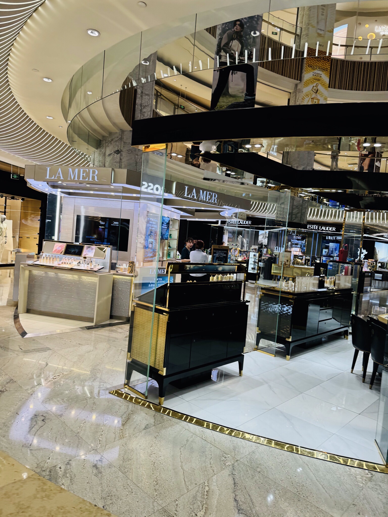 金鹰国际购物中心新街口店A座