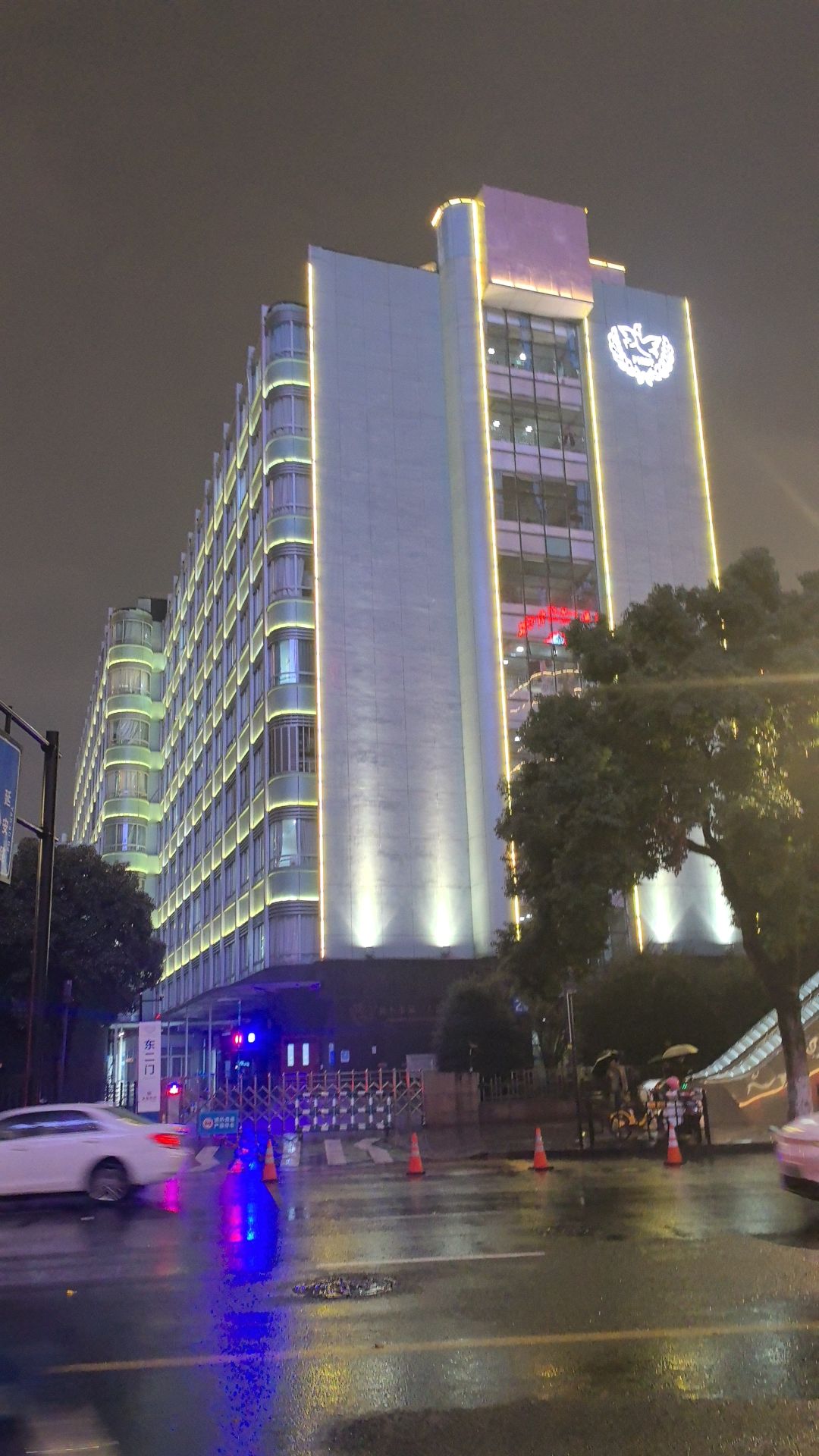 杭州市第一人民医院湖滨院区(东1门) - 杭州市上城区 - 通行设施;临街院门;临街院正门 | 地址营业时间 | 高德地图