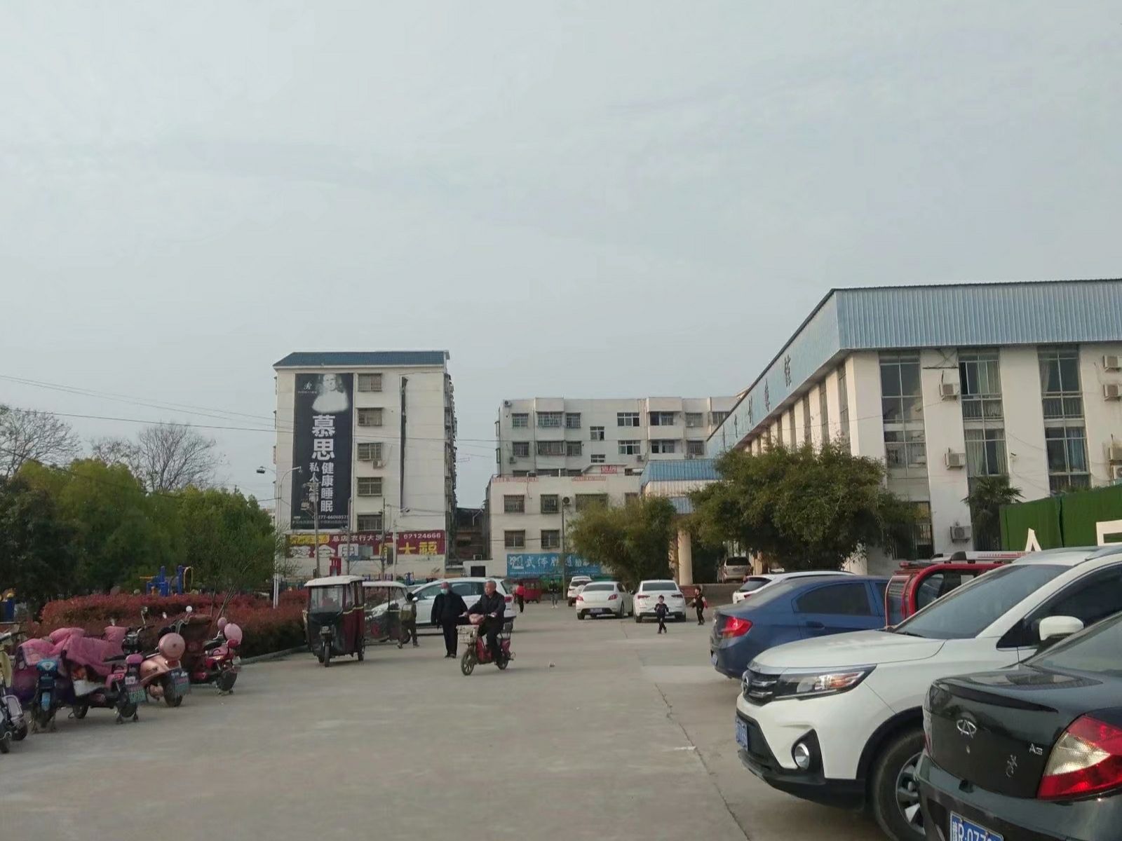 邓州市体育中心的第3张图片的图片资料