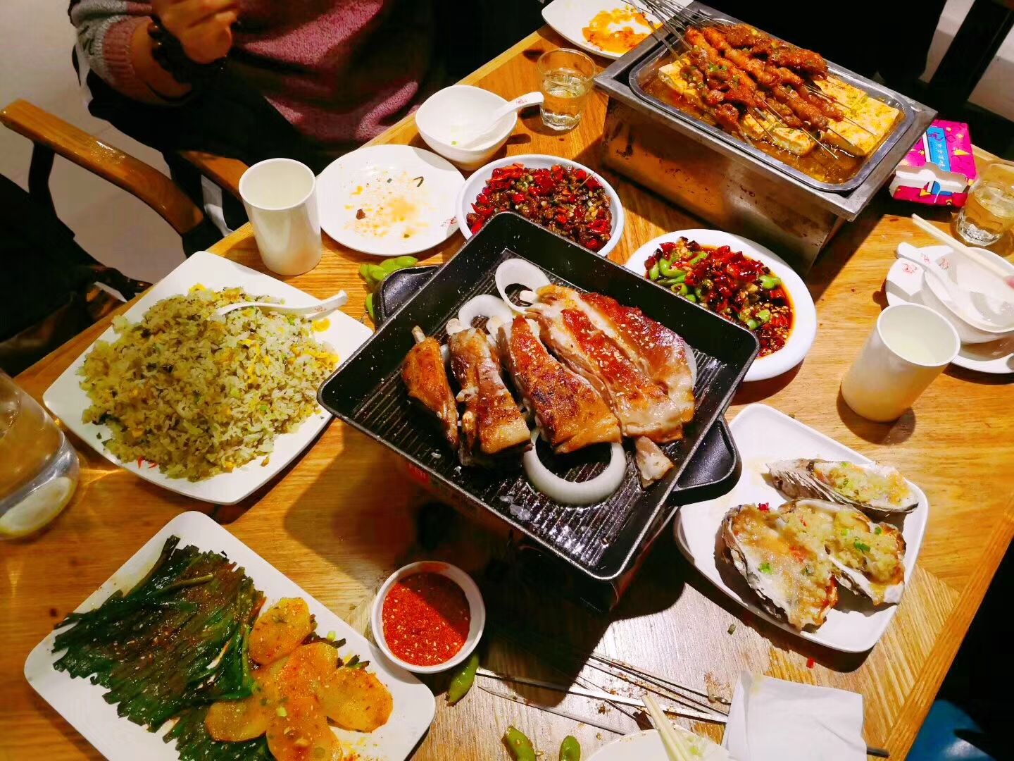 津津有味烧烤餐厅(沿河大道店)