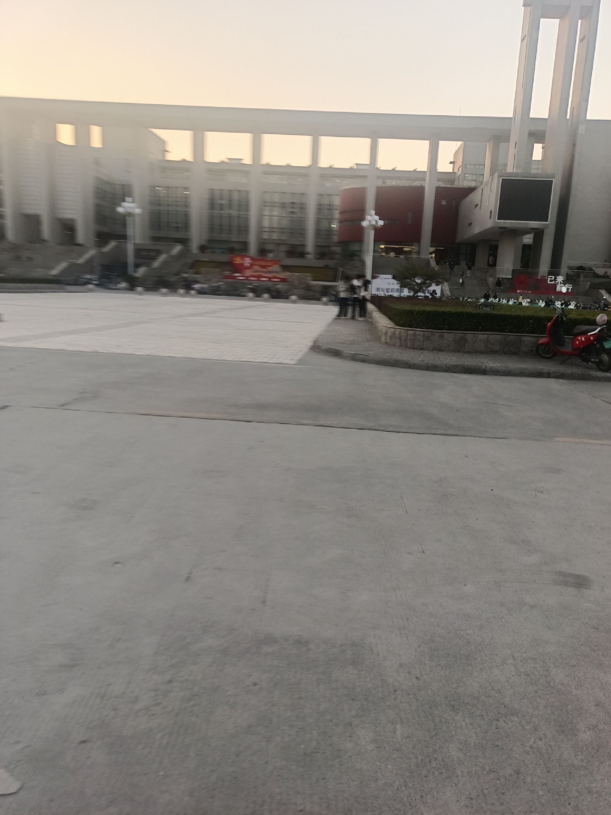 郑州科技学院南苑