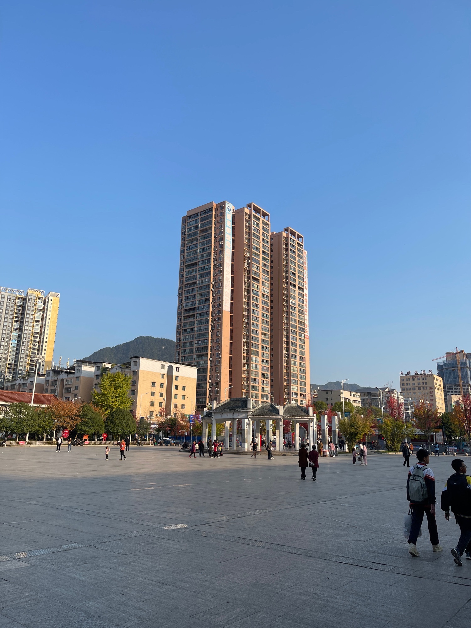 诗乡广场旅行图片 1