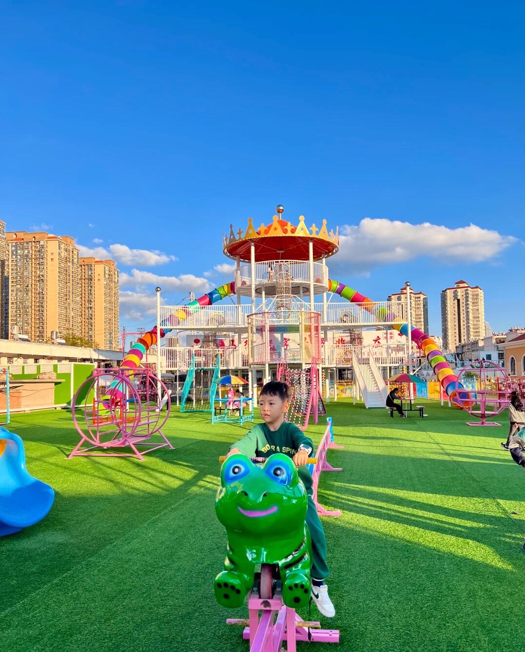 罗定市市政广场游乐场