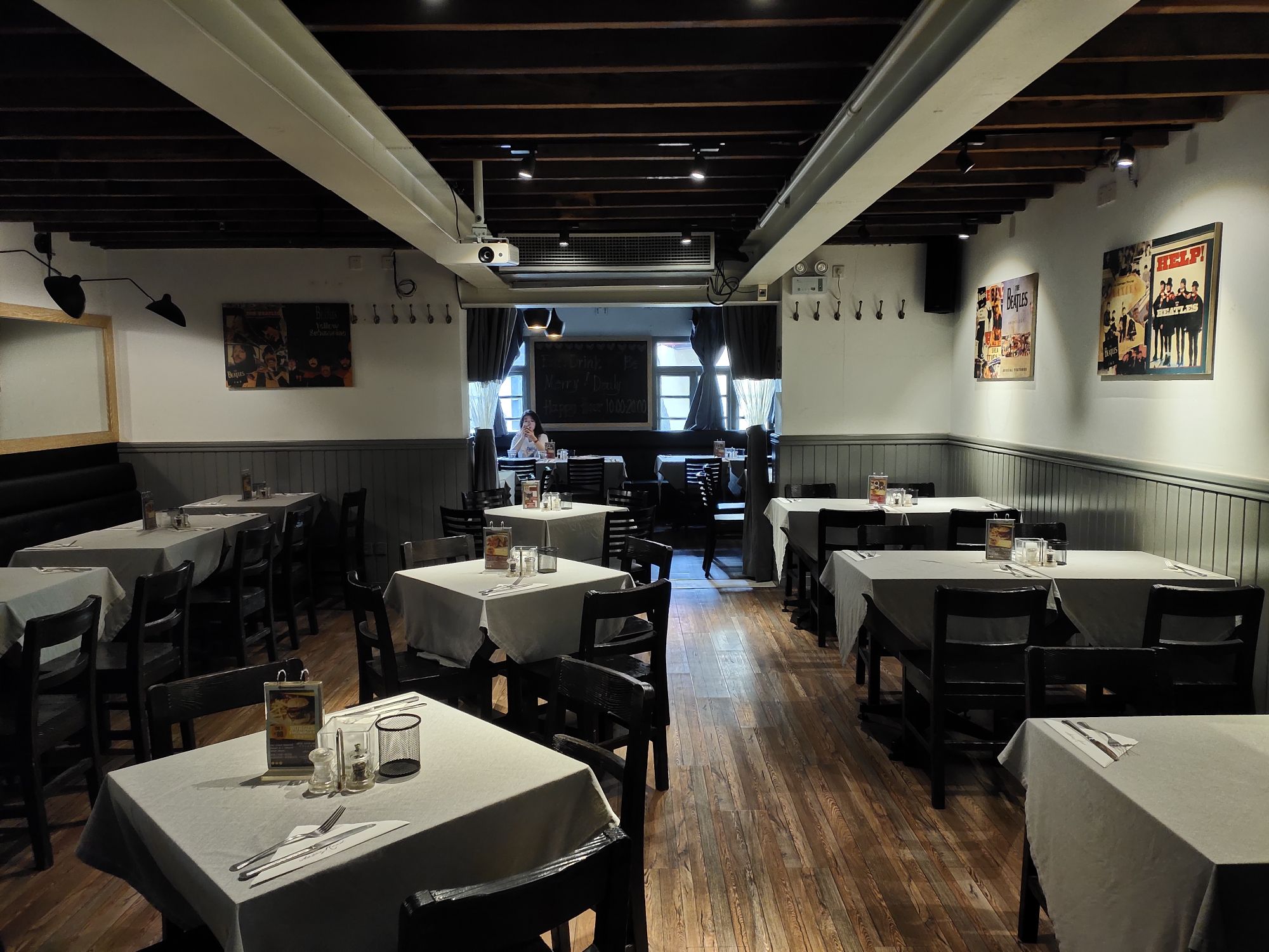 Abbey Road 艾比之路(上海衡山路休闲街店)