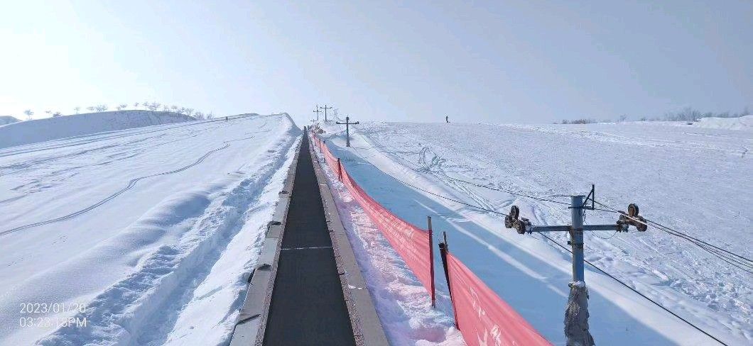 石河子市卧龙山旅游滑雪场