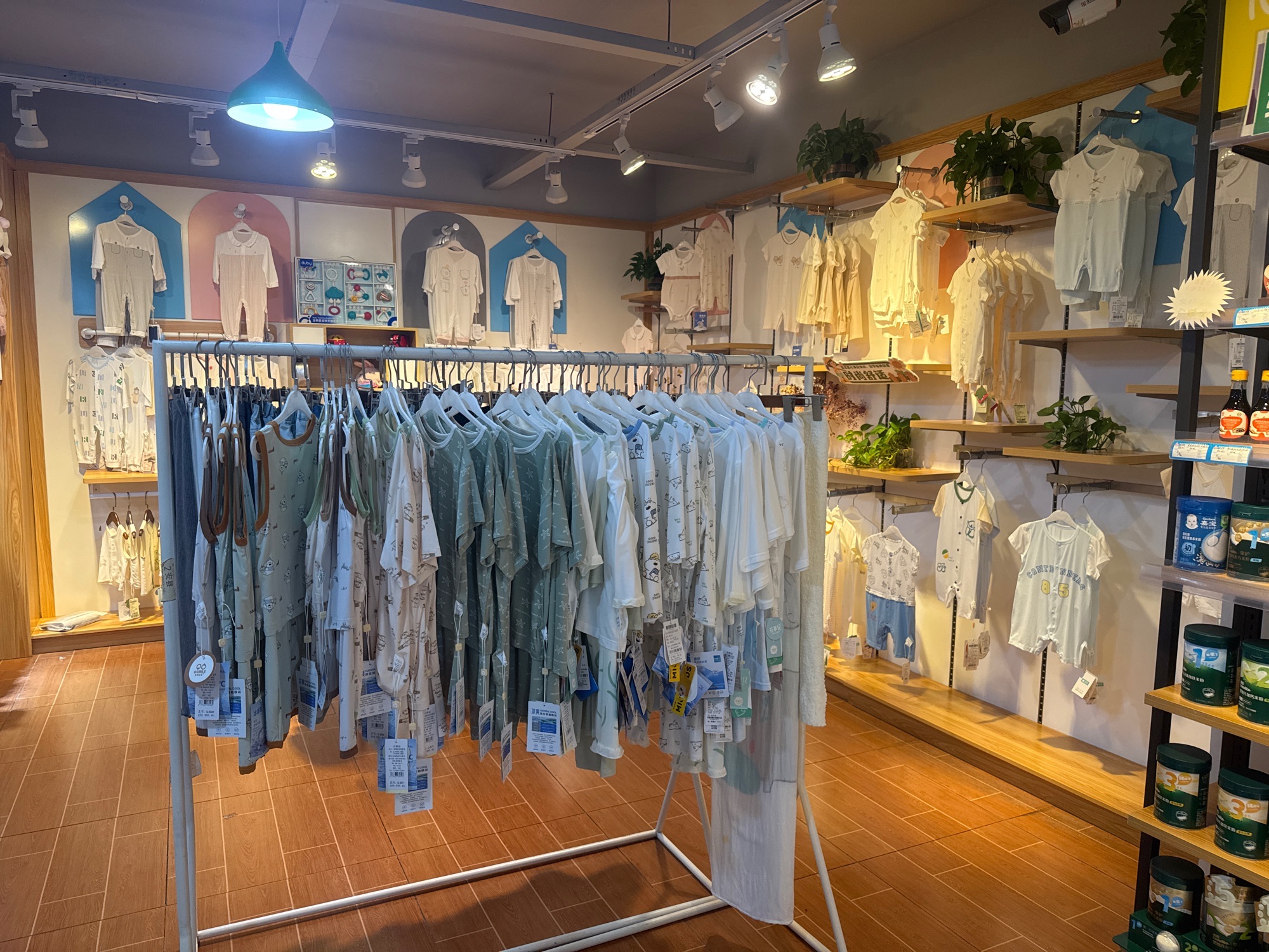 婴时尚乖宝宝孕婴连锁(新川路店)