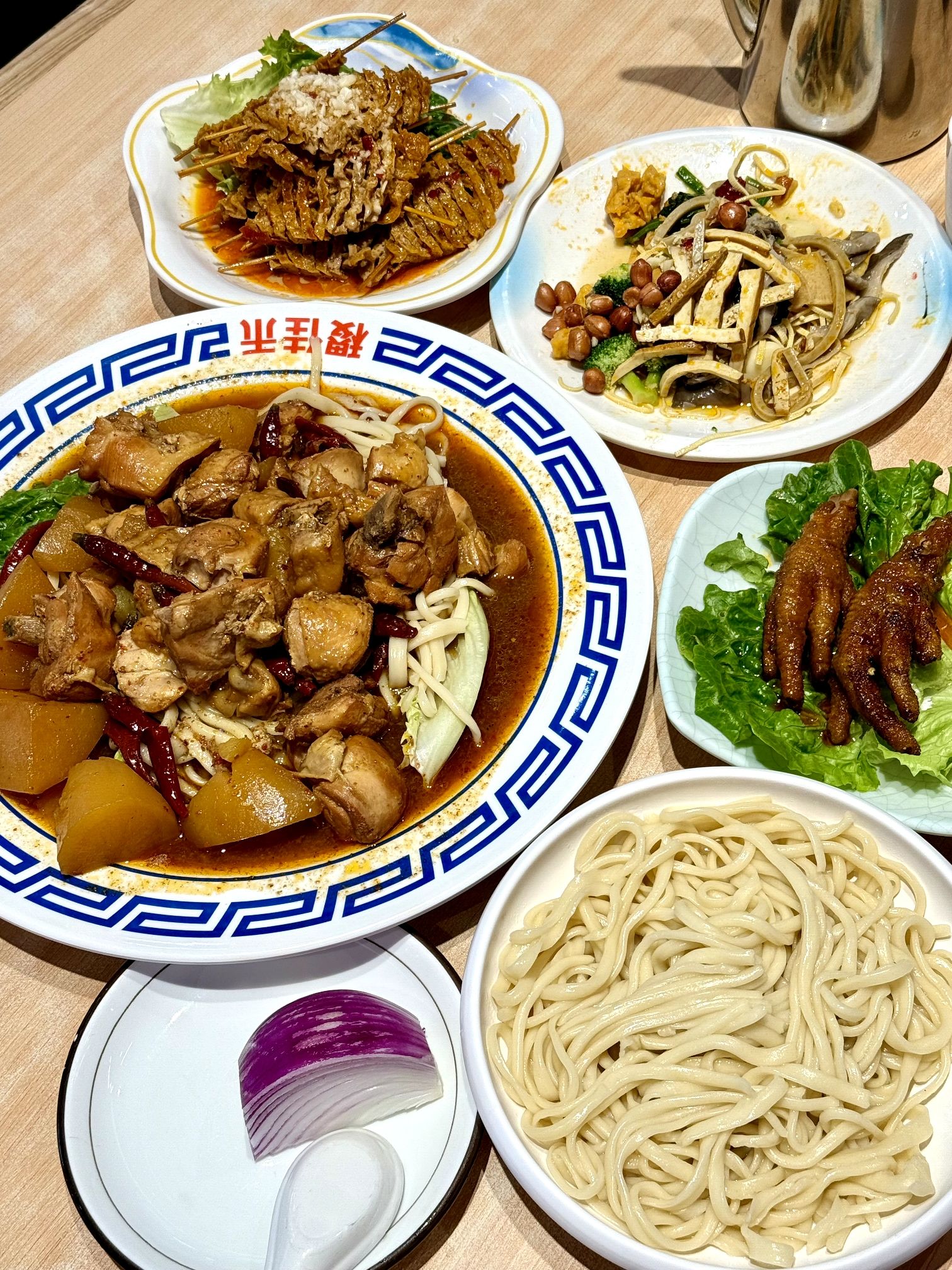 稷佳禾大盘鸡(总店)内部环境