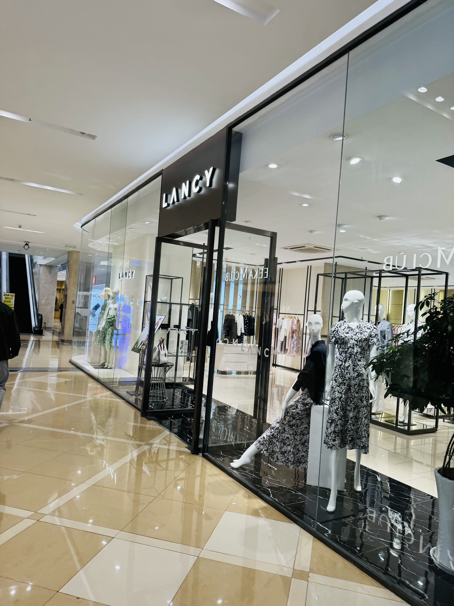 朗姿LANCY南京新城市MALL店