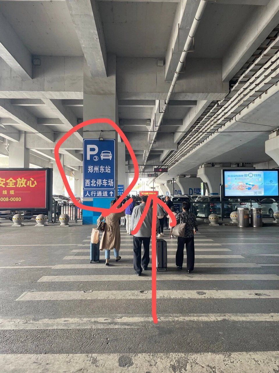 郑州东站P3停车场