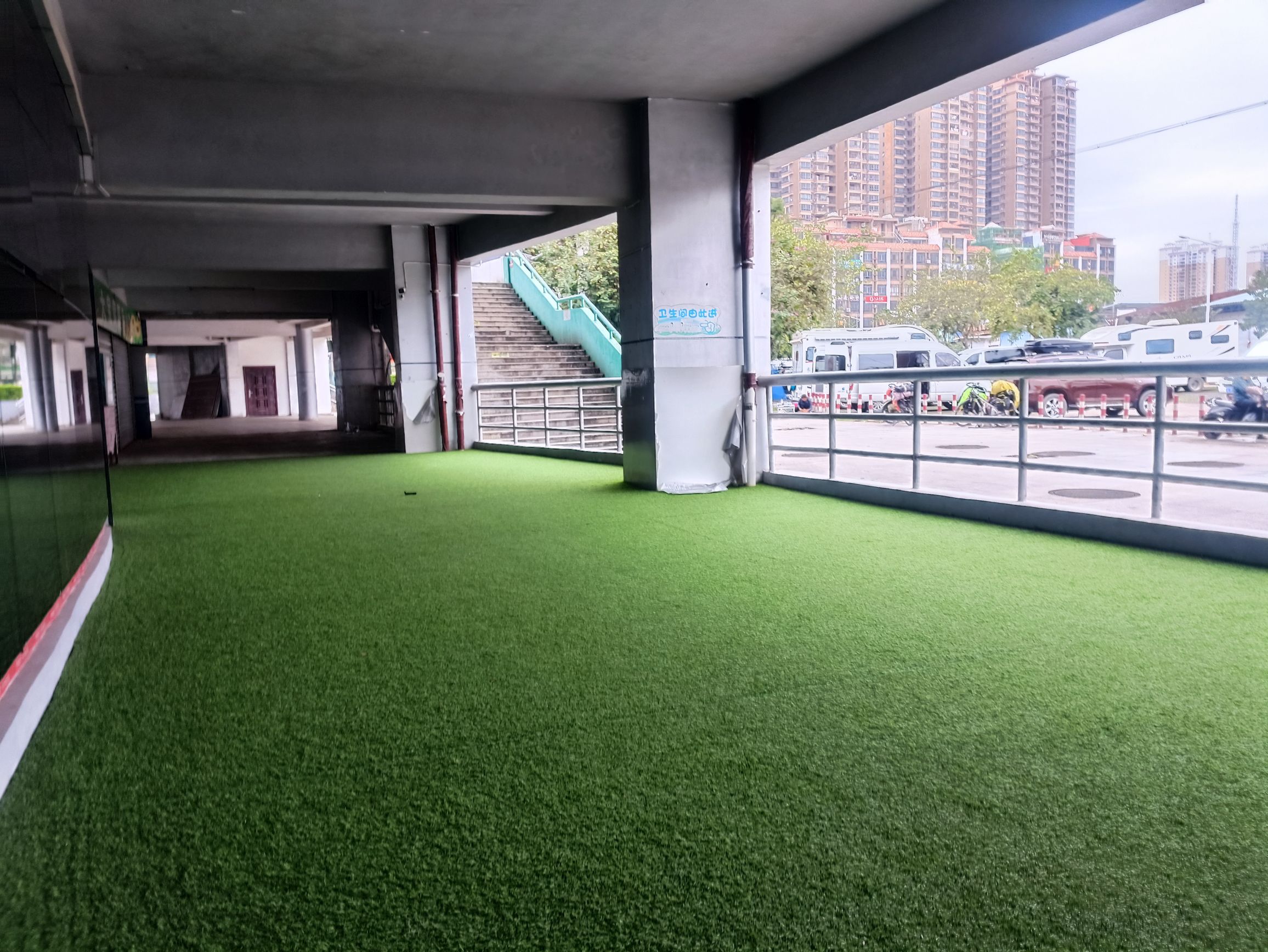 东兴市体育中心