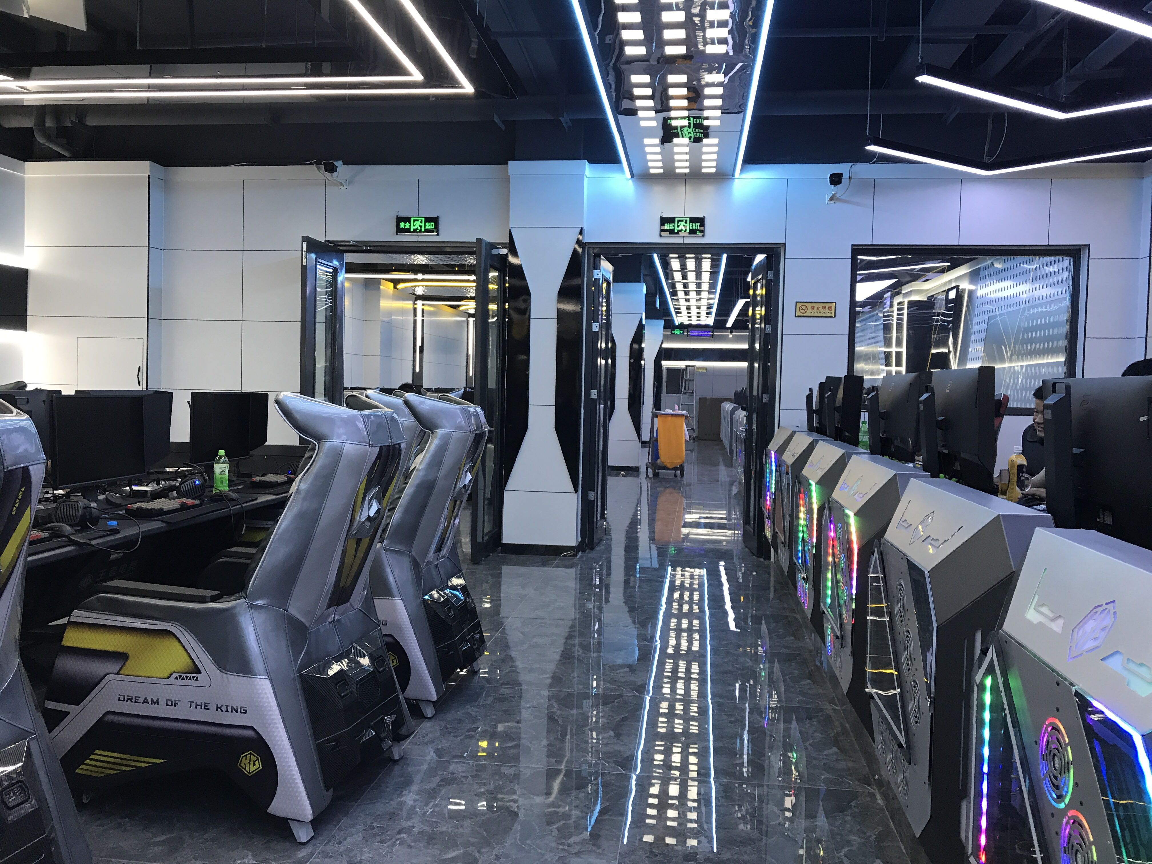 朋友网吧(灯塔路店)