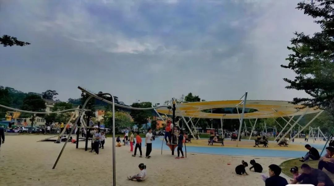 白水带公园牌坊旅行图片 1