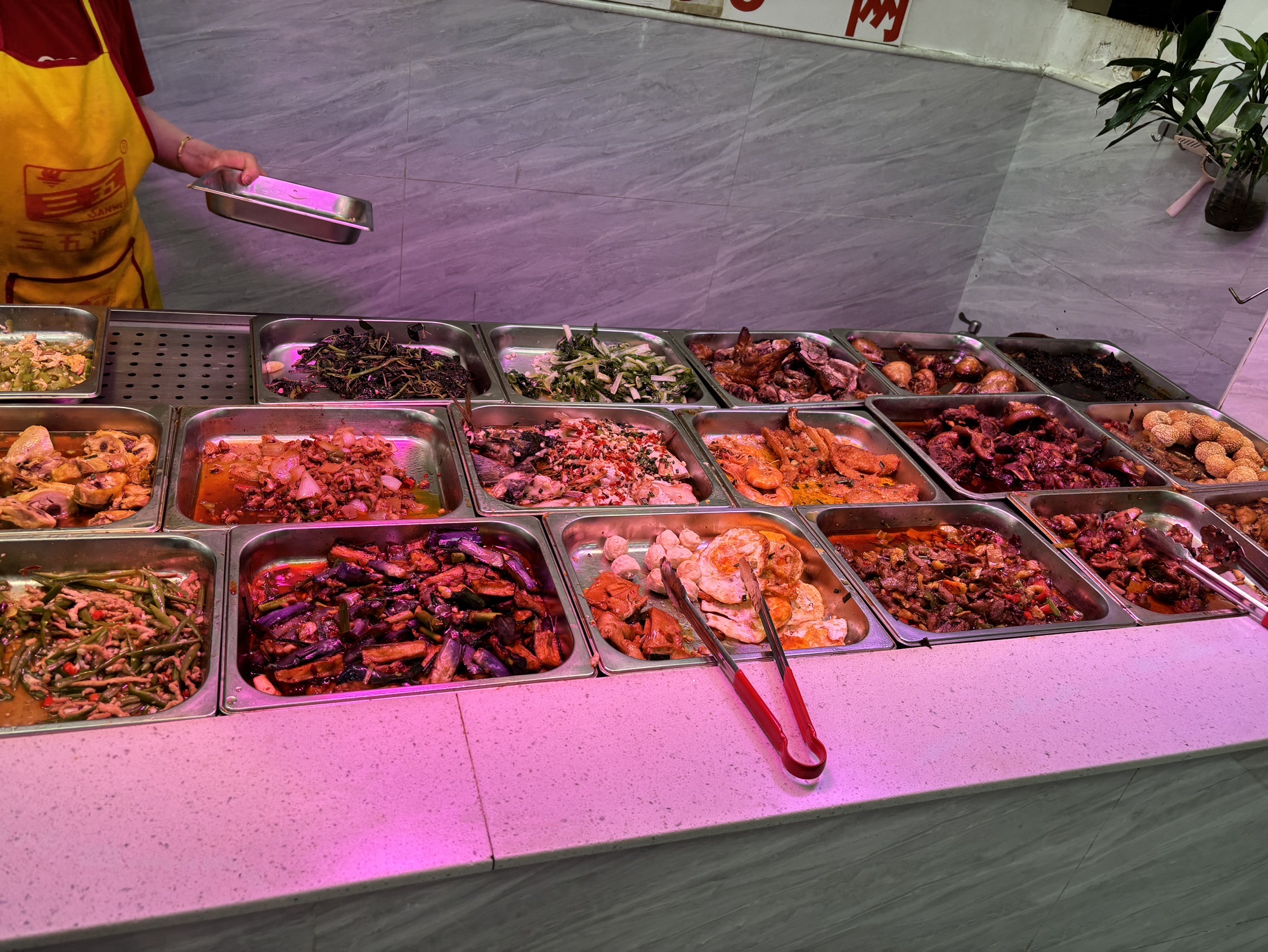 鑫苹果城市自助快餐(白云坑店)