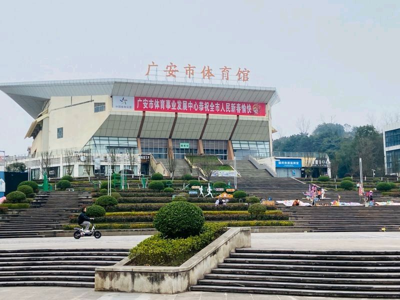 广安市民广场景点图片