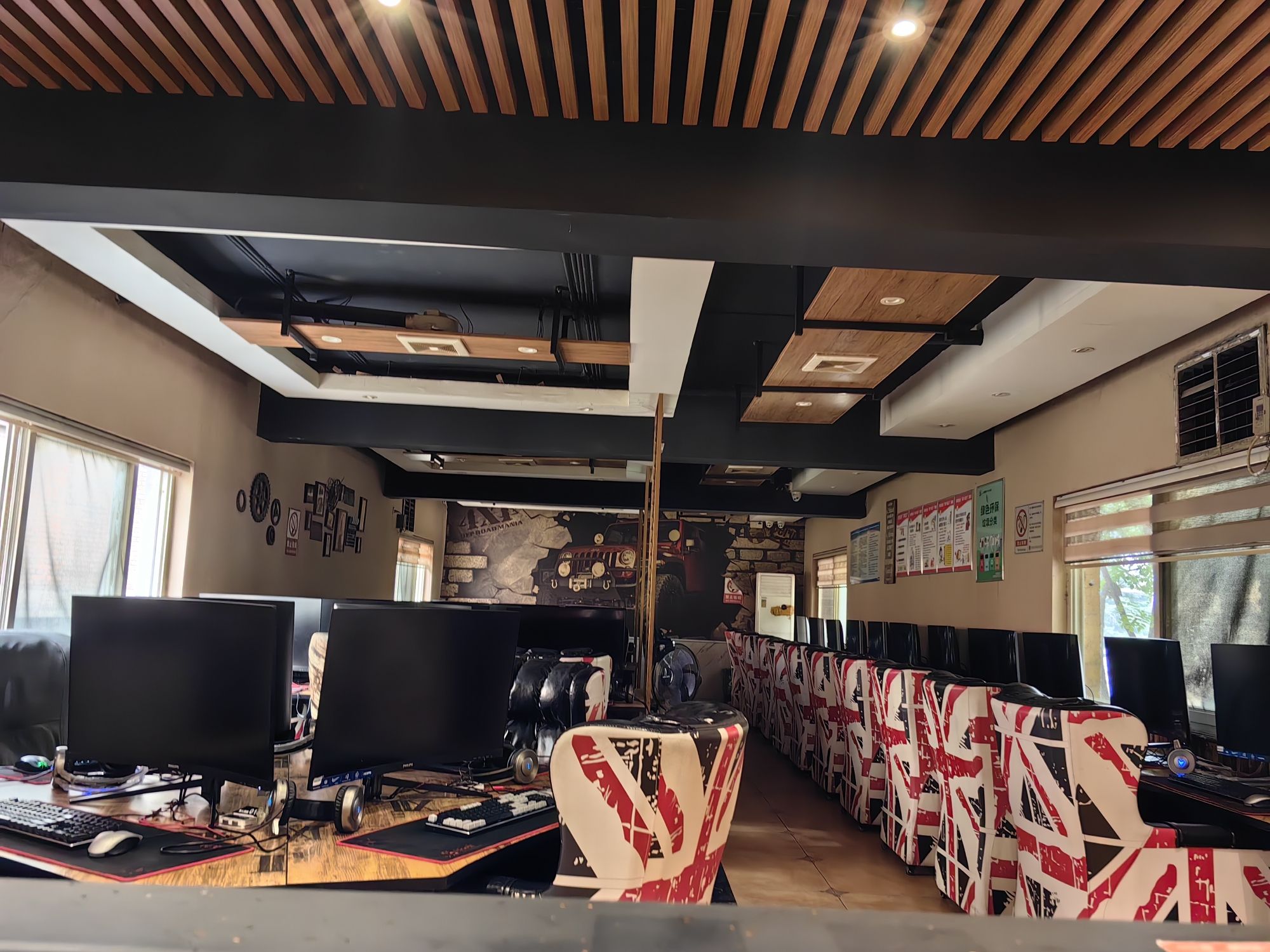 伊人网吧(辽宁路店)