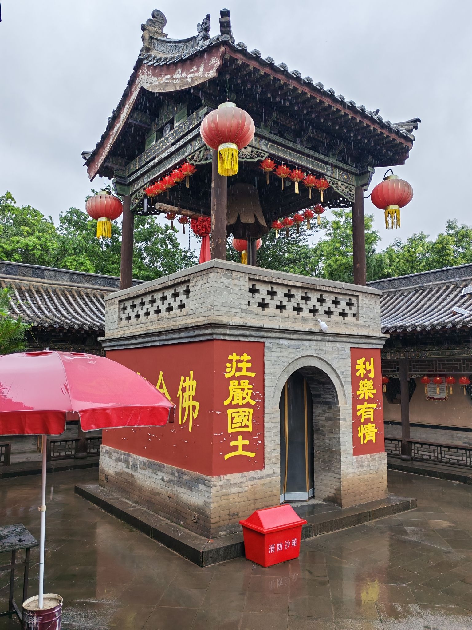 城墙带状公园-东关华严寺