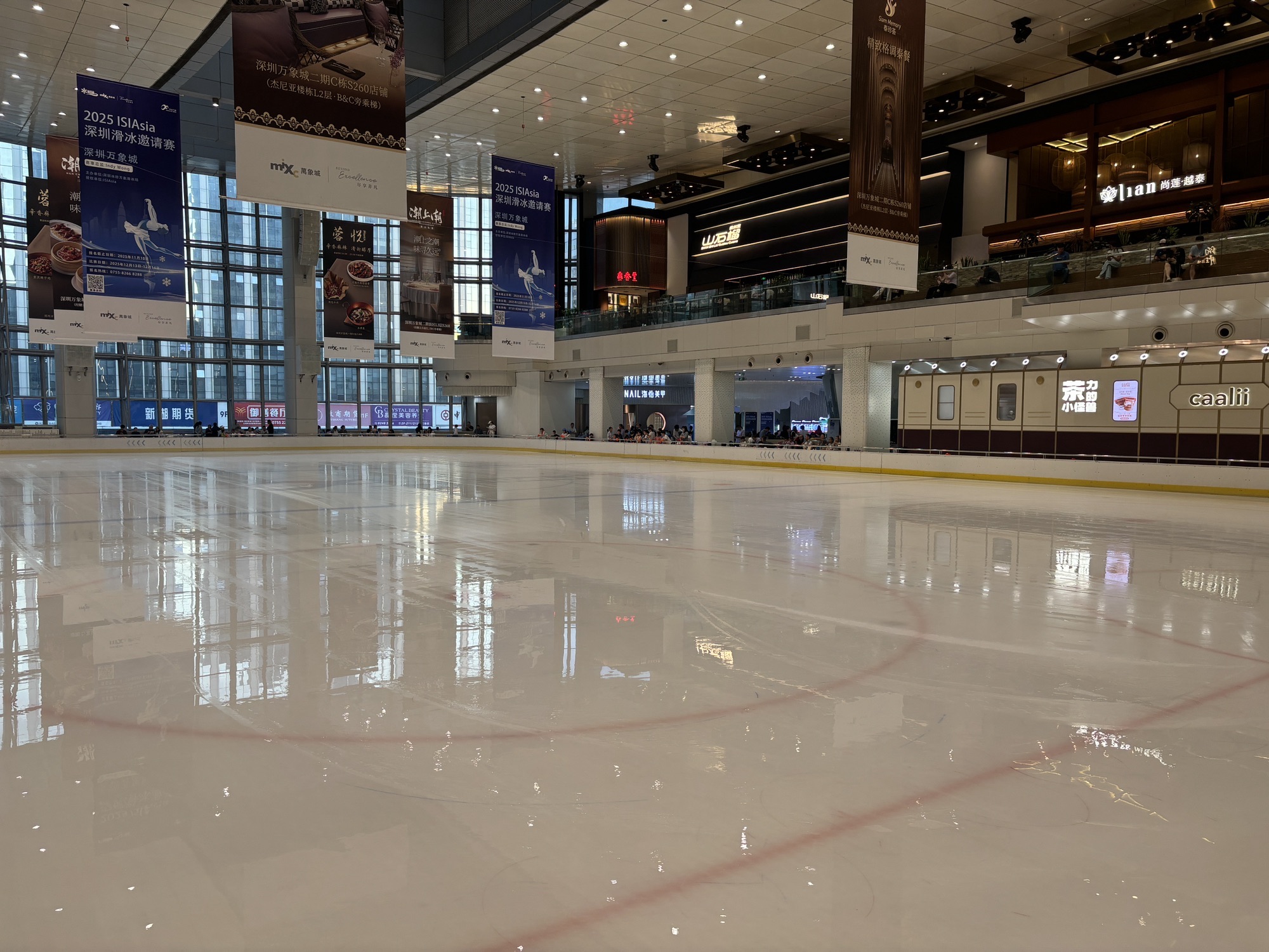 推荐场地-深圳冰纷万象滑冰场(万象城店)
