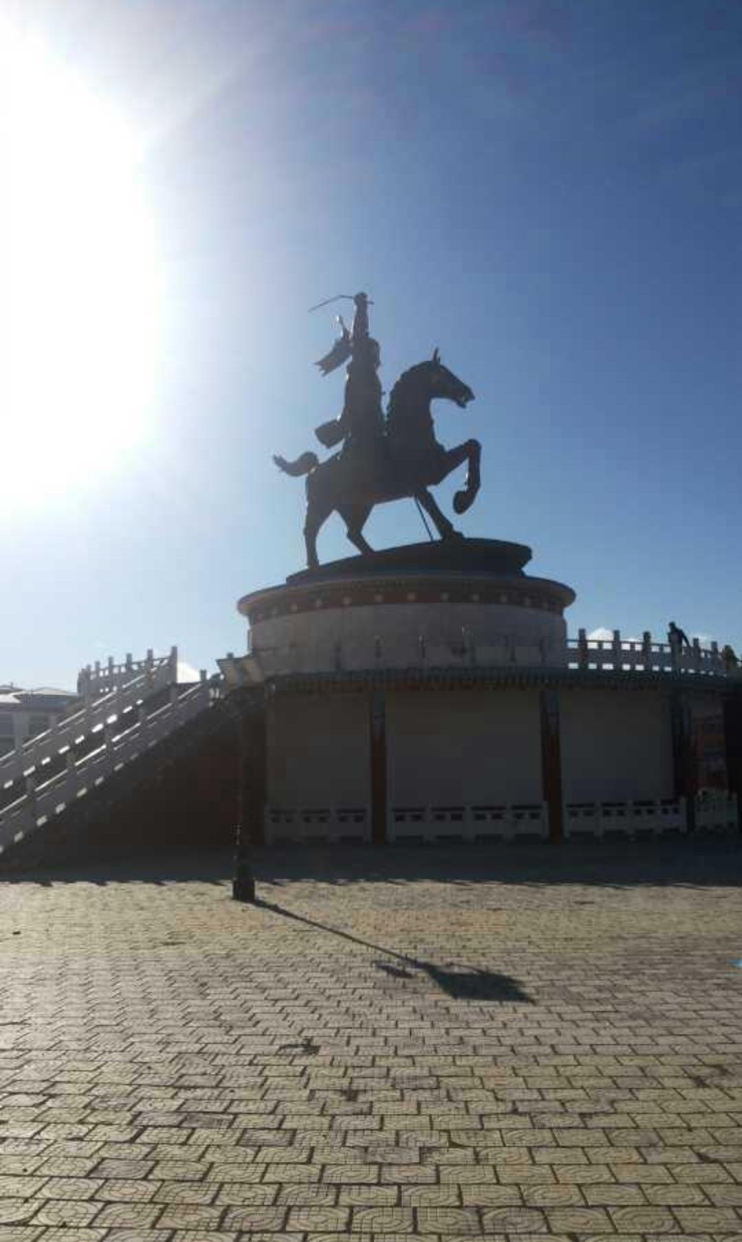 格萨尔王广场旅行图片 1