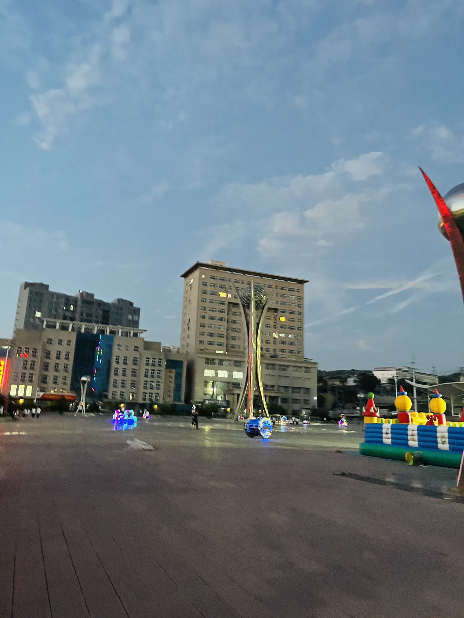 隰州广场旅行图片 3