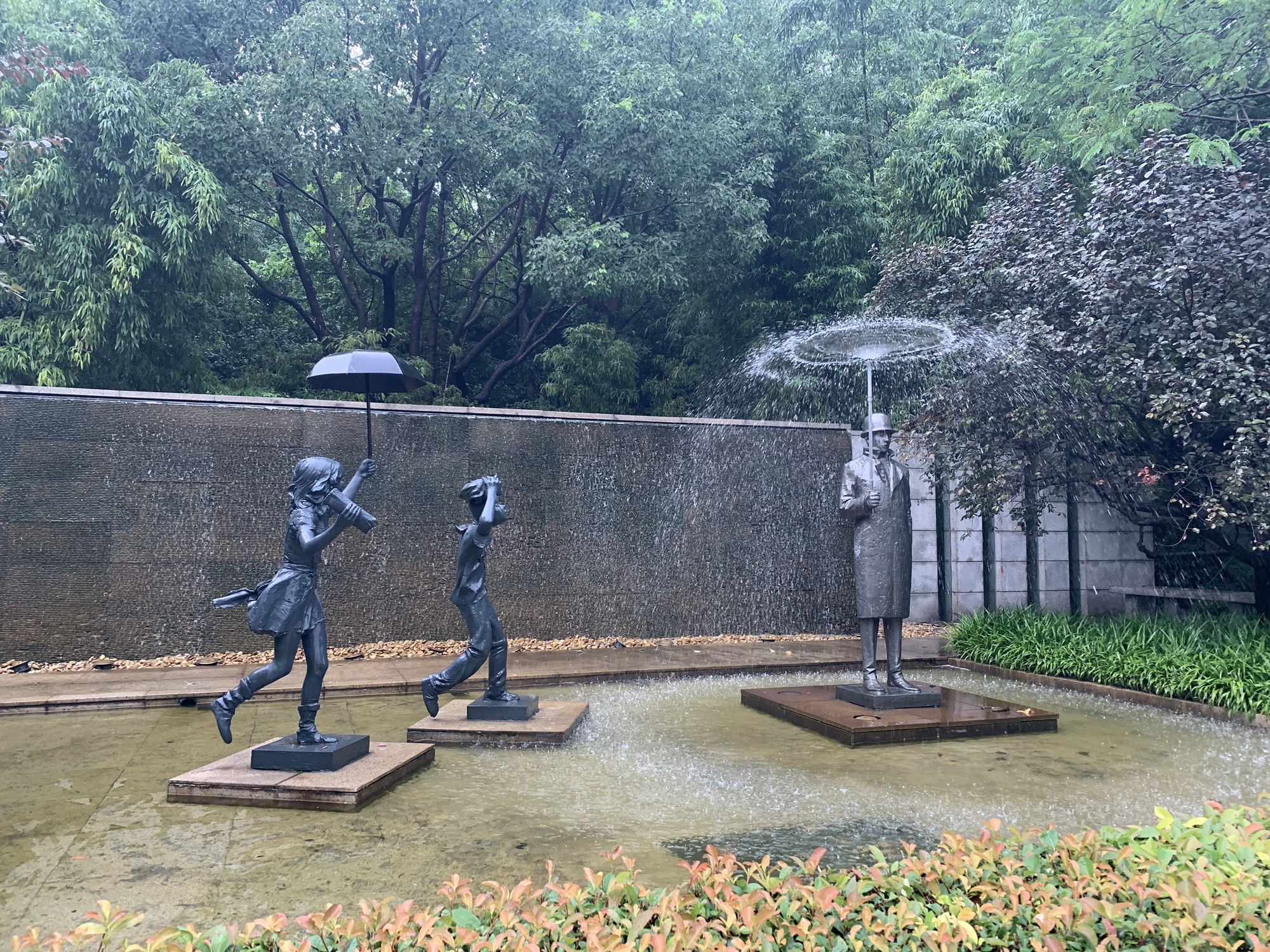北京西路与常德路口公园旅行图片 1